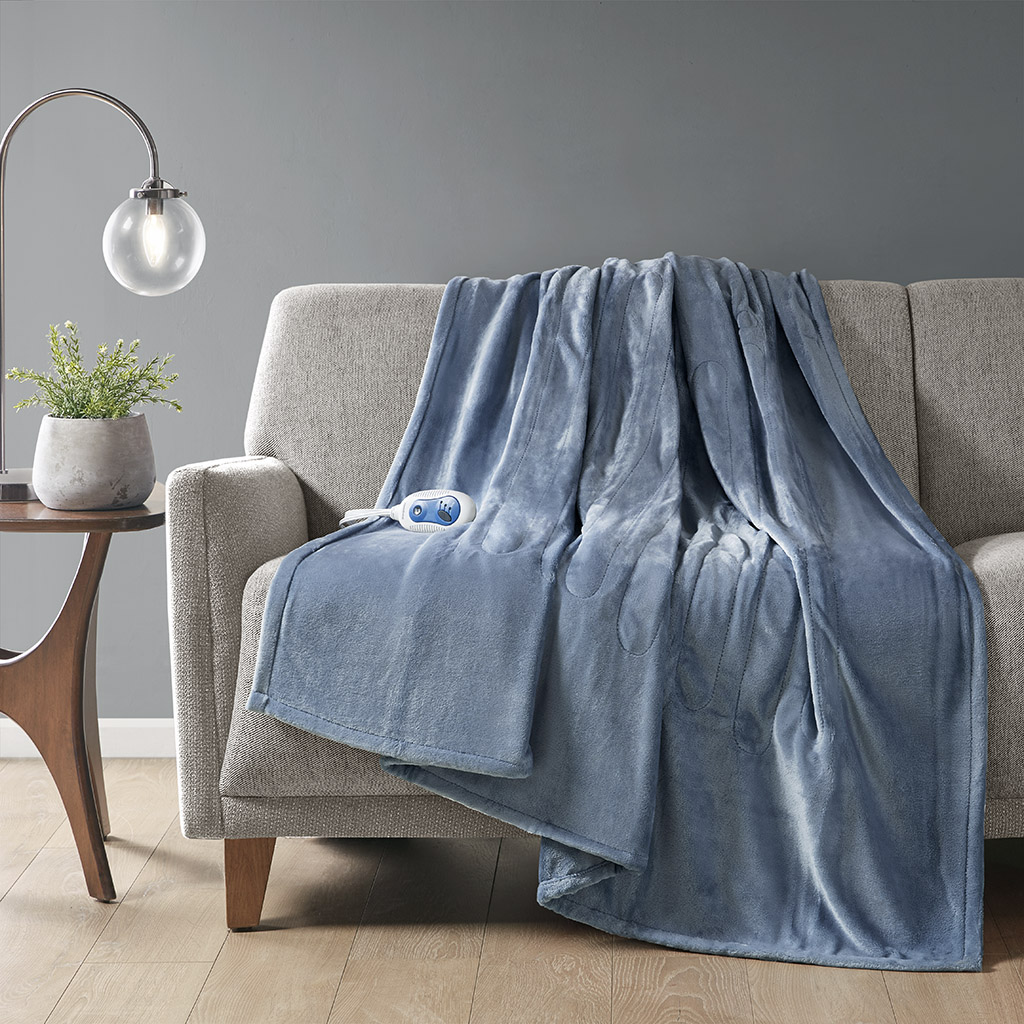 Sapphire-blue-looking Beautyrest BR54-0664 plush heated throw and one wired controller